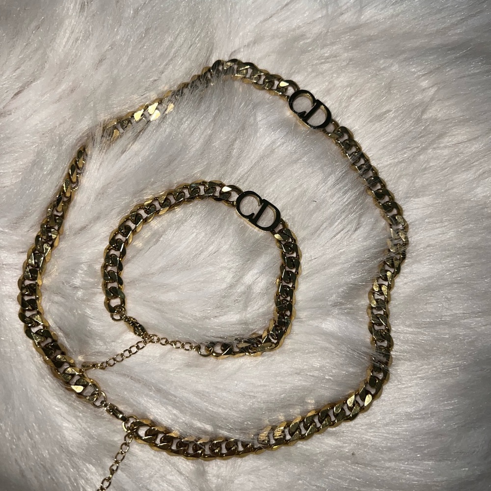 Beautiful Gold necklace and bracelet set